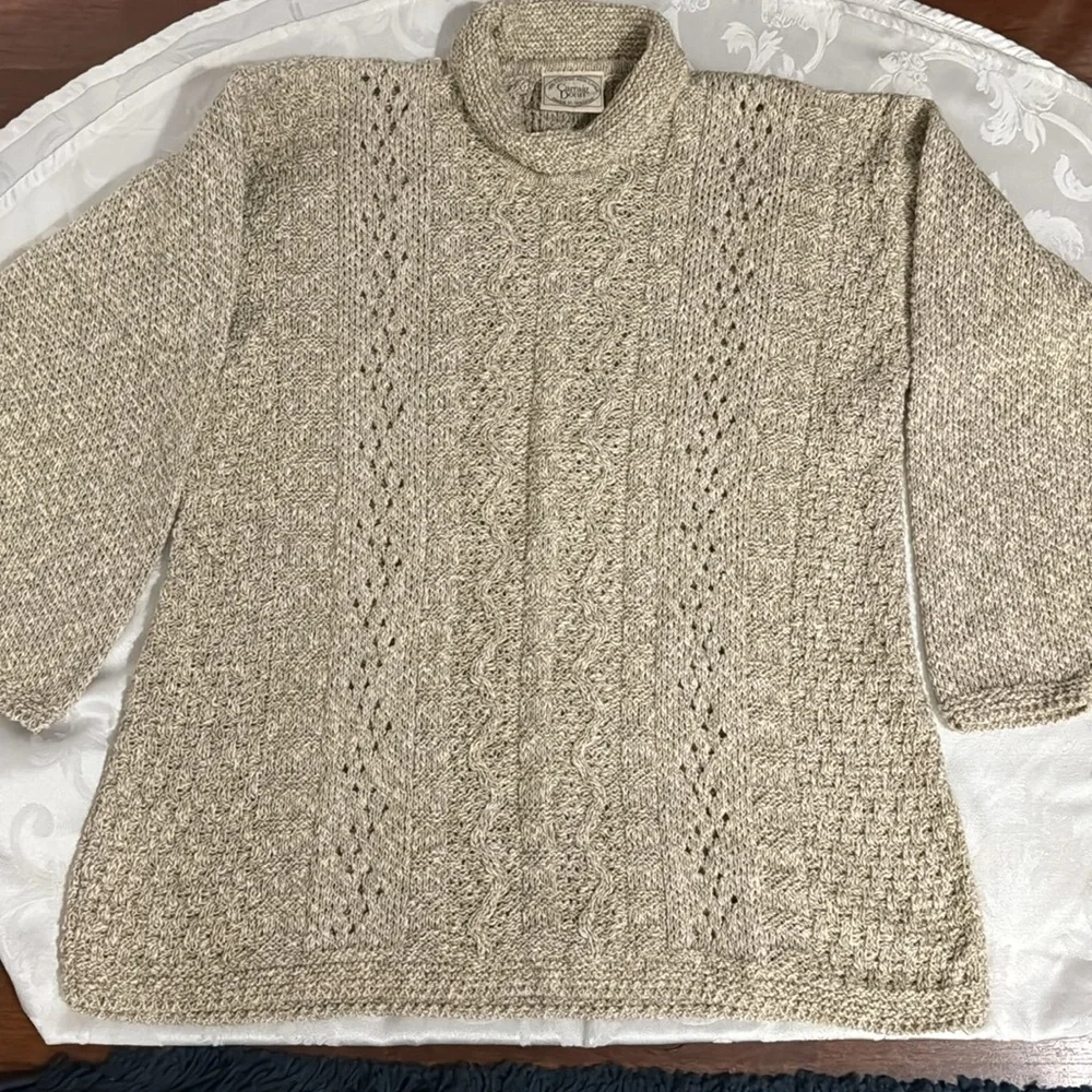 Like new women’s Carraig Donn oversized sweater. Size L - Picture 3 of 6